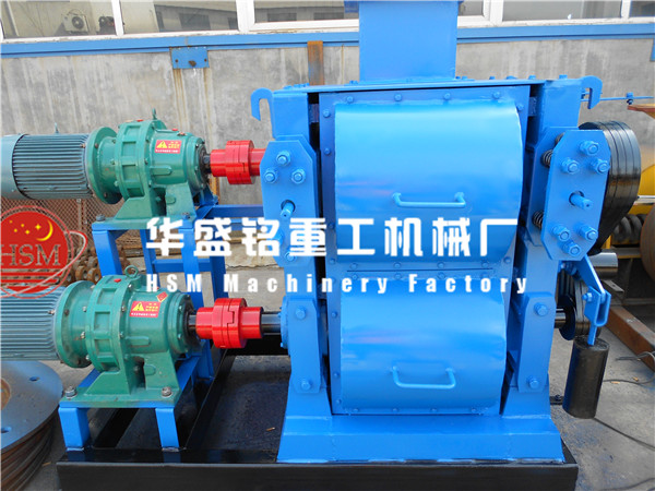 四輥破碎機怎樣精確恰當(dāng)?shù)恼{(diào)整三角皮帶的松緊程度